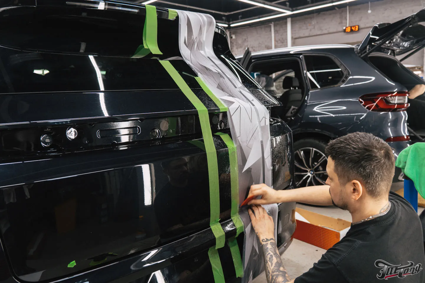 Добавили винилографию и полностью оклеили Li Auto L7 (LiXiang L7) полиуретаном, затонировали шильдики, защитили глянец в салоне, почистили и обработали керамикой кожу
